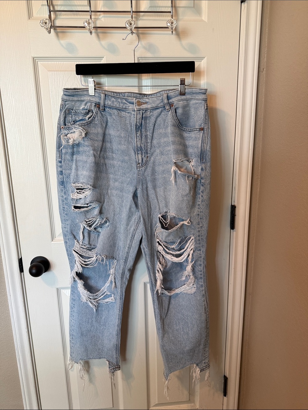 American Eagle Distressed Mom Jeans